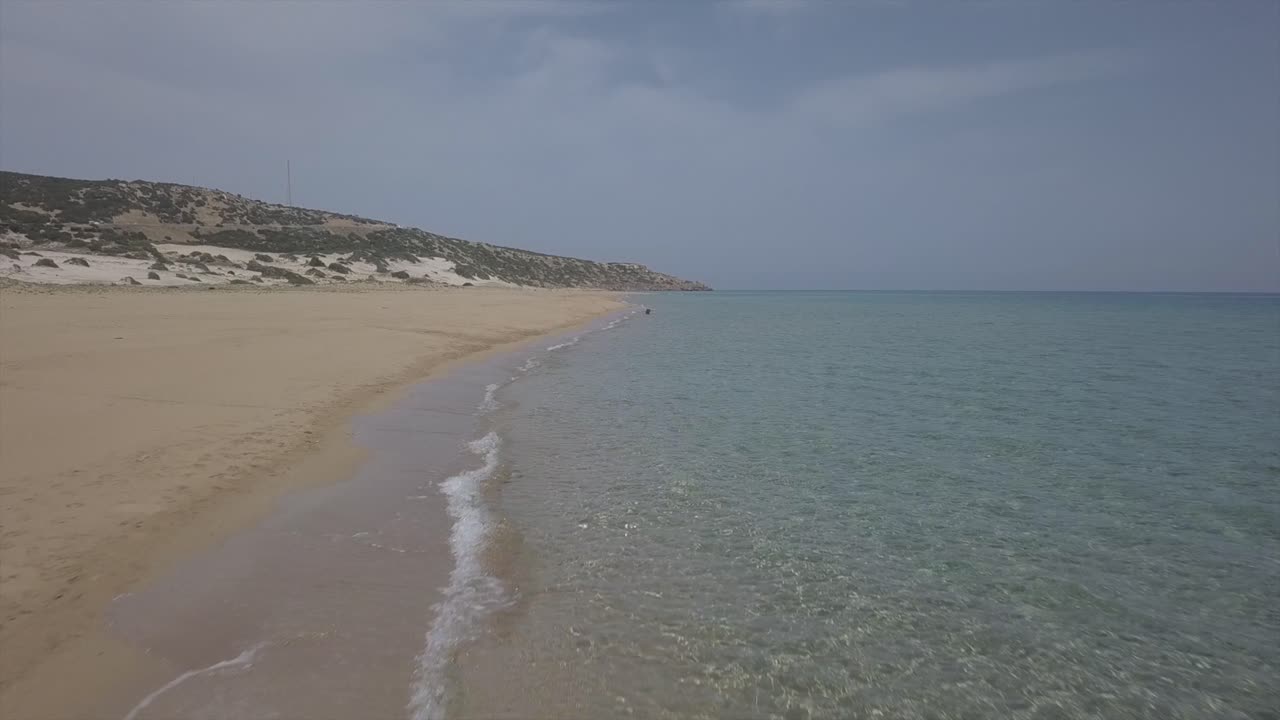 해변의 낮은 수준 패스