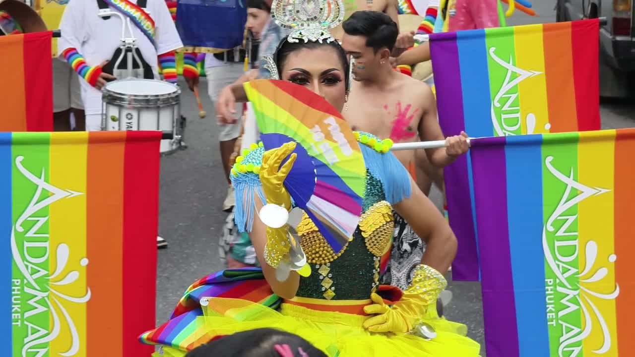 태국 푸켓의 lgbtq+ 프라이드 퍼레이드