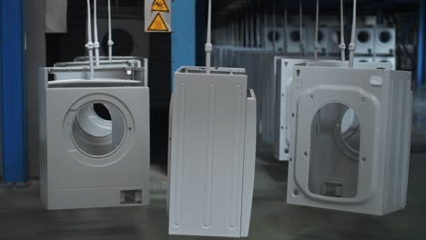 Waschmaschinenkorpus-Bewegt-Sich-Auf-Automatischem-Förderband-In-Einer-Modernen-Fabrik