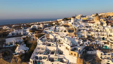 Amazing-sunset-over-Santorini,-Oia-town,Cycladic-islands,-Greece