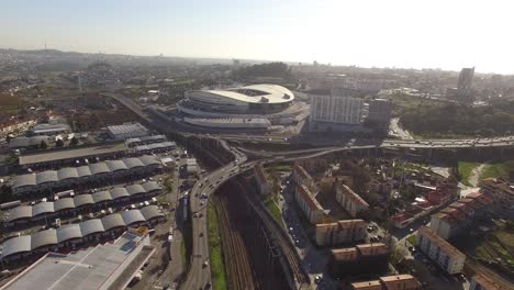 Vista-Aérea-Con-Vistas-Al-Estadio-De-Fútbol-Fc-Porto,-Estadio-De-Dragao-Arena,-En-La-Ciudad-De-Oporto,-Portugal---ángulo-Alto,-Tiro-Con-Drones-01