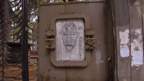 graffiti tbilisi georgia dzveli zona con casas antiguas que fueron construidas en el siglo