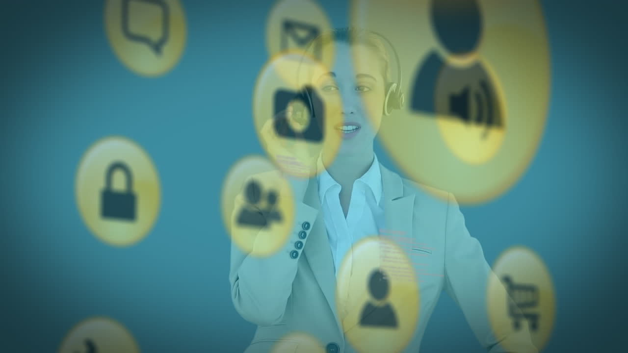 animación de procesamiento de datos con iconos sobre mujer caucásica trabajando en un centro de llamadas.