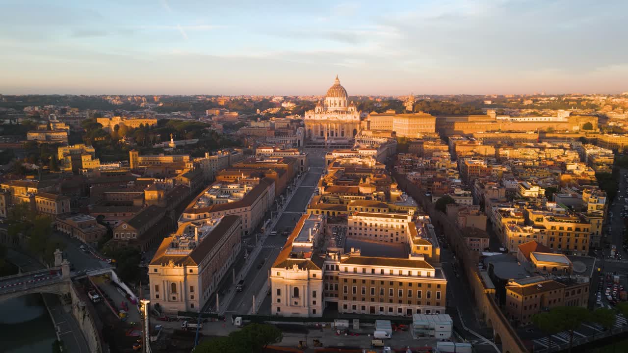 Beautiful Boom Shot Reveals St Peter's Square, Vatican City