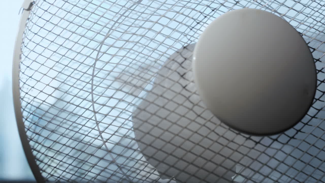 작동하는 움직이는 팬의 클로즈업