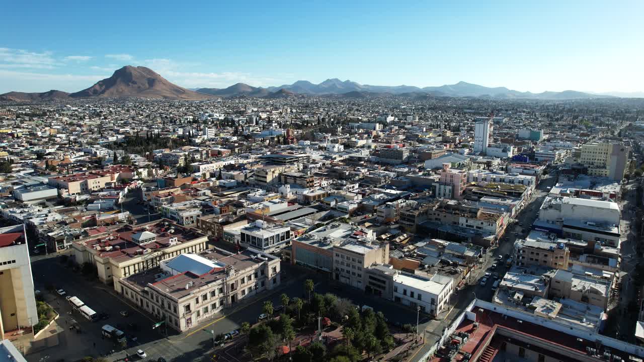 Ripresa con drone della piazza principale della città di Chihuahua, Messico