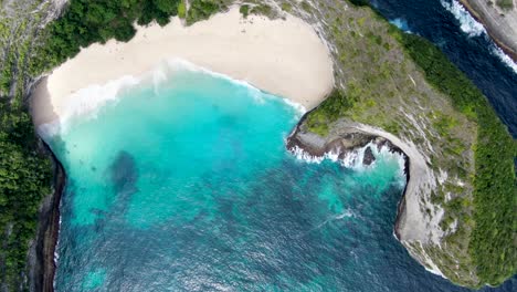 Uno-De-Los-Lugares-Más-Increíbles-Para-Visitar-En-Bali---Nusa-Penida,-Vista-De-Pájaro