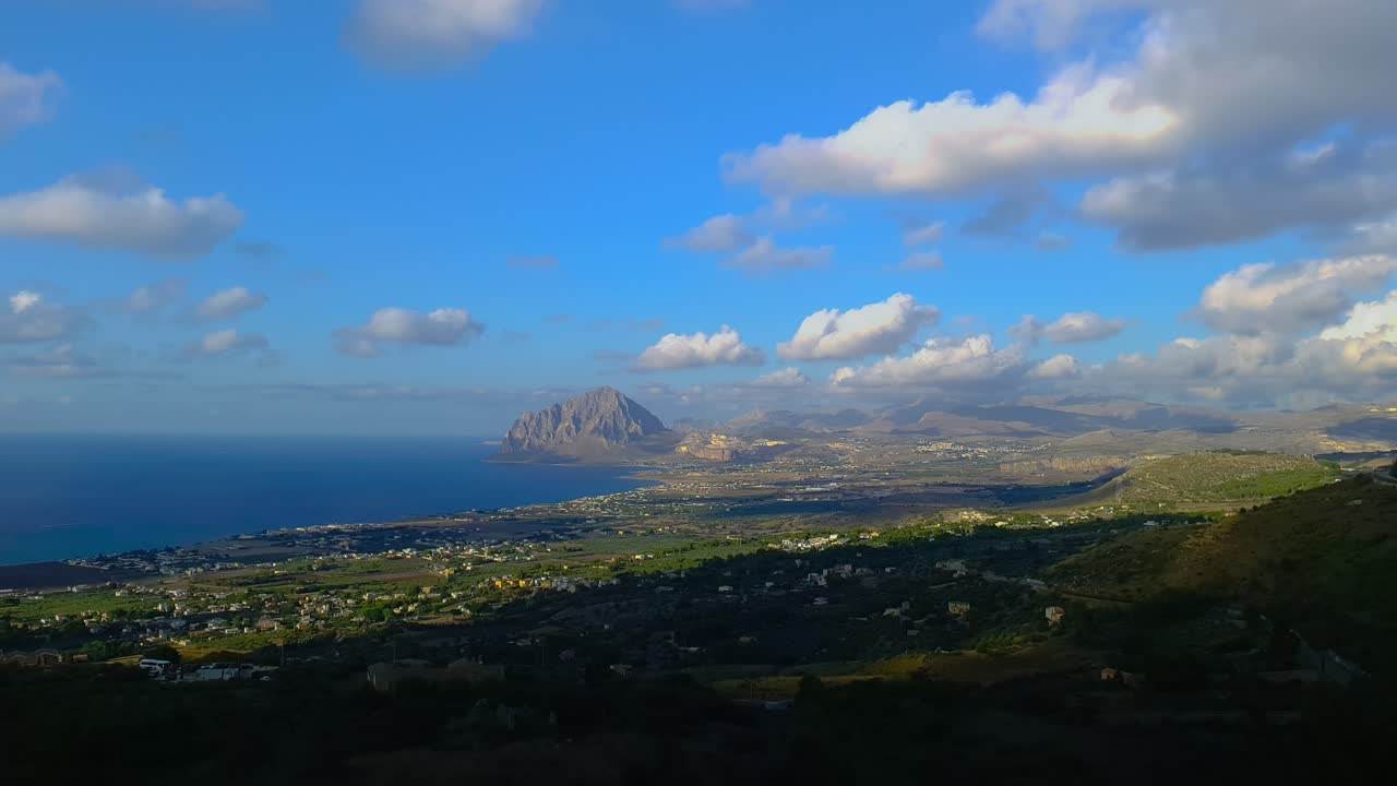 이탈리아 산 비토 로 카포에 가까운 몬테 코파노 시칠리아 자연 보호 구역의 멋진 공중 시간 경과