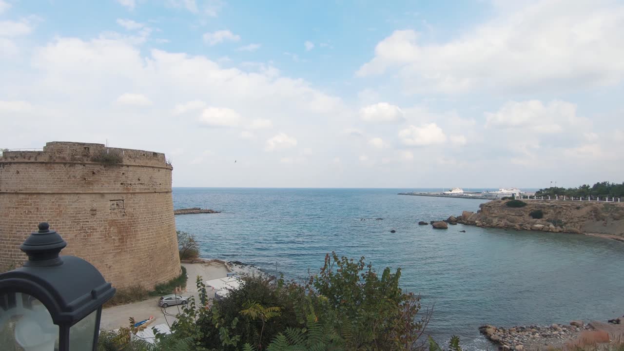 revelación de los muros fortificados del castillo de kyrenia