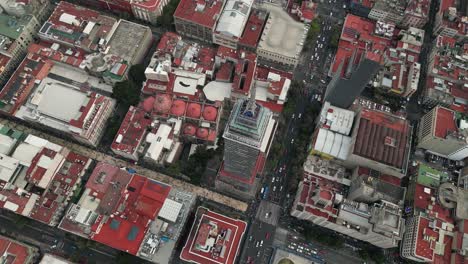 Torre-Latinoamericana,-Sobre-Tejados-Históricos-En-El-Centro-De-La-Ciudad-De-México