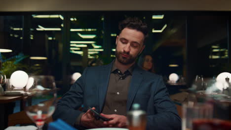 Handsome-guy-paying-restaurant-dinner-using-credit-card-on-evening-romantic-date