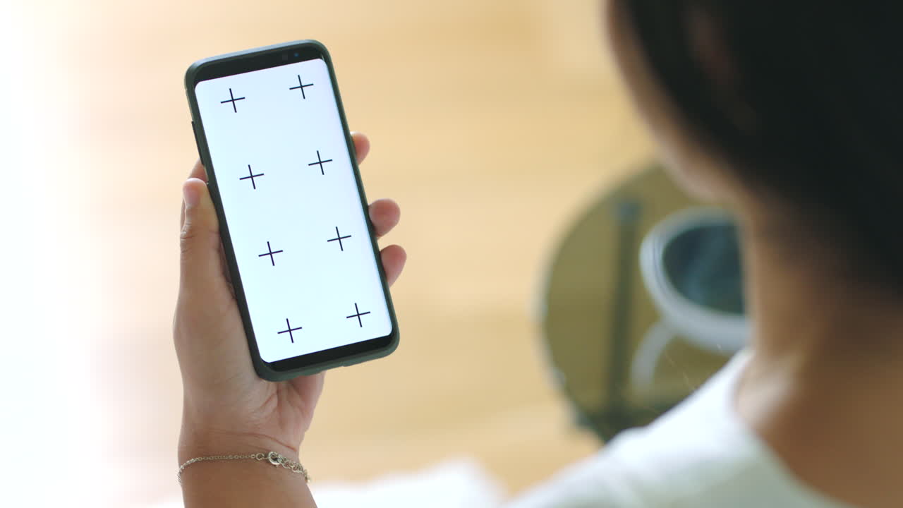 Telefono, videochiamata o schermo mockup per donna