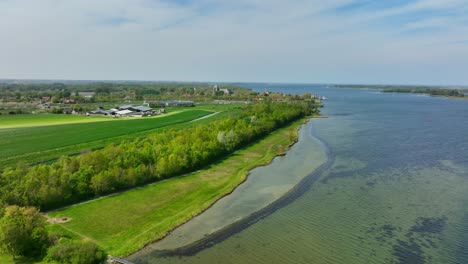 widok z drona na wybrzeże w veere w zelandii