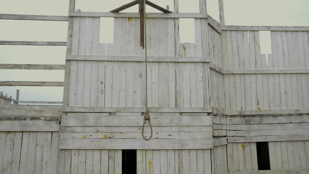 bucle horca para la justicia y el suicidio primer plano aterrador swing día del viento esperar por el verdugo