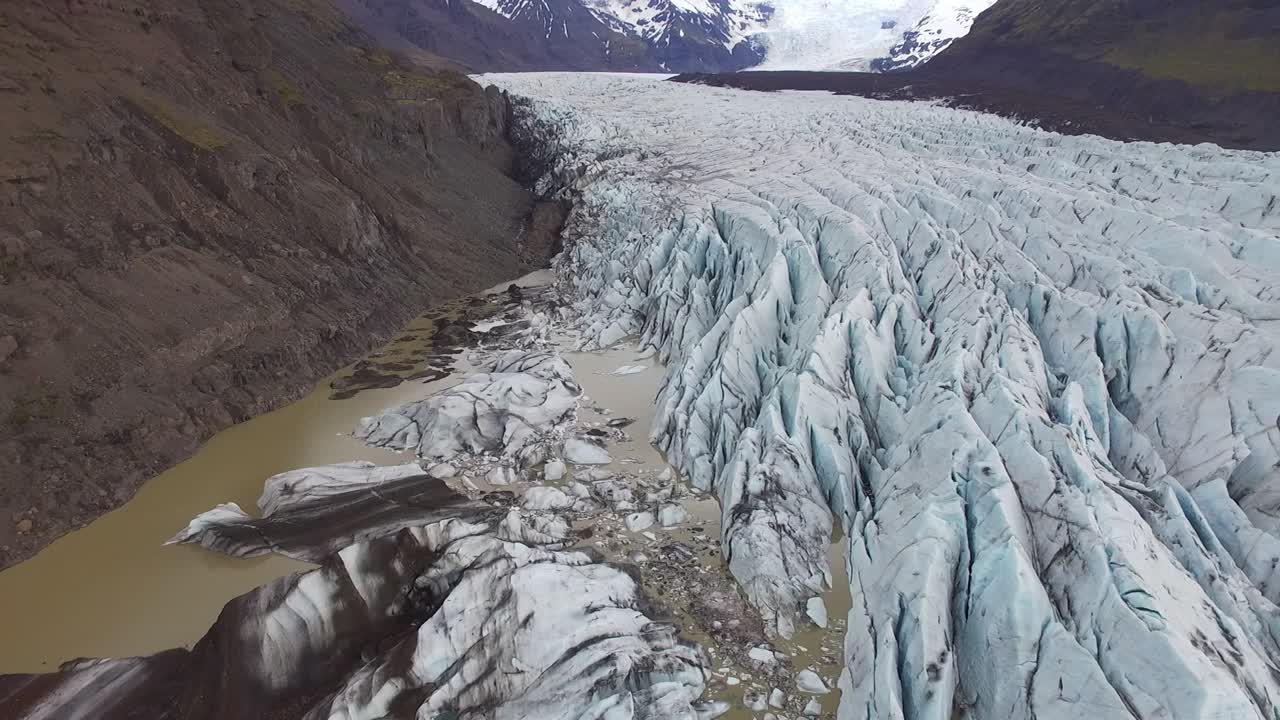 el glaciar svínafellsjökull en islandia
