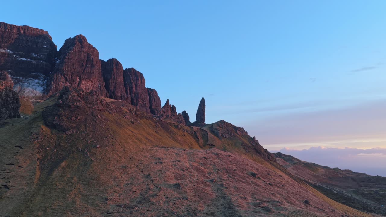 Paesaggio dell'Old Man of Storr all'alba sull'Isola di Skye, Scozia