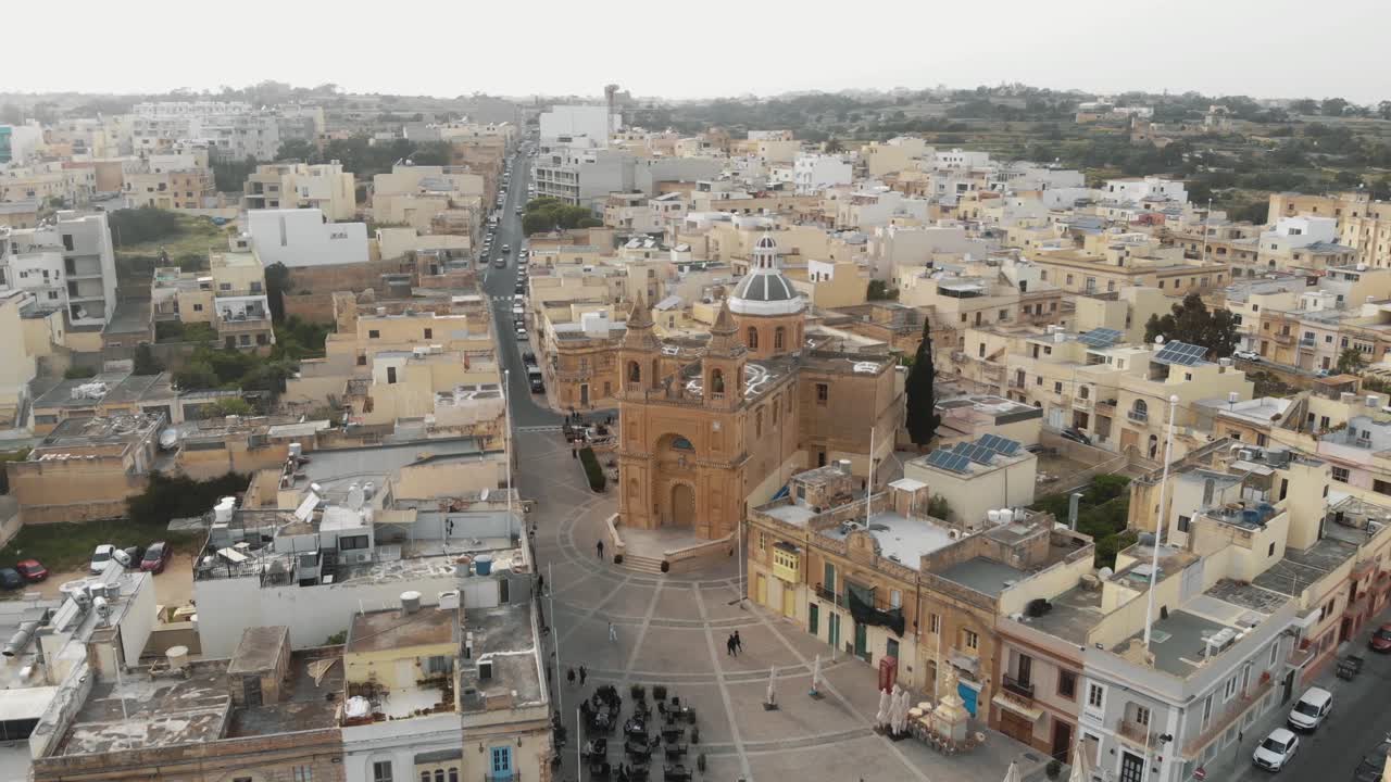 vista aérea desde un dron de la antigua ciudad medieval de marsaxlokk malta