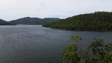 reversing aerial views of advancetown lake near the western boat ramp on the gold coast hinterland.