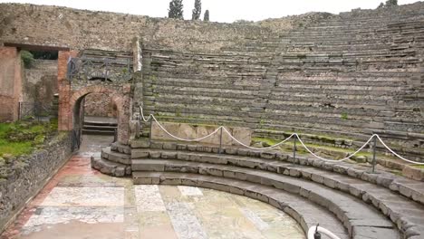 Ruins-of-famous-Pompeii-city,-Italy