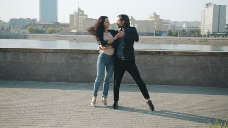 couple dancing in the city