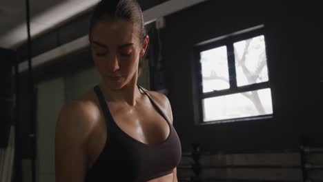 entrenamiento cruzado en un gimnasio