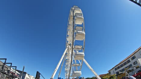 rueda gigante con sillas