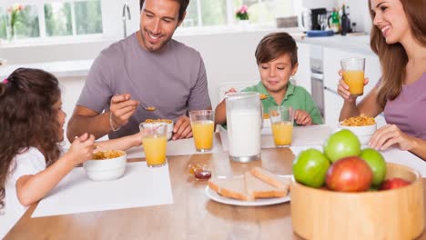 Animación-De-Familia-Feliz-Comiendo-En-Casa.