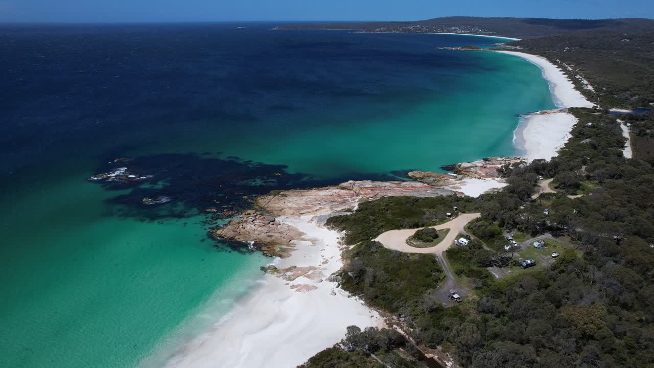 Cosy Corner South, Swimcart Beach in Tasmanien, Australien – Luftaufnahme mit einer Drohne
