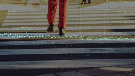 animación de procesamiento de datos contra la sección baja de un hombre cruzando la calle