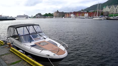 Hafen-Der-Alten-Hanse-In-Bergen,-Norwegen