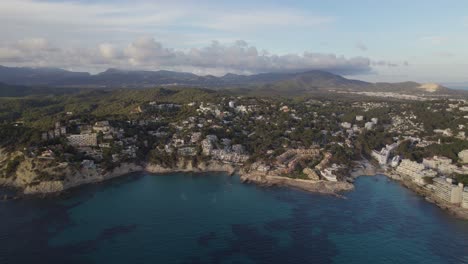 Resorts-De-Lujo-Con-Vistas-A-La-Hermosa-Costa-De-Mallorca,-España.