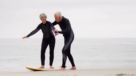 Mature-man-explaining-to-woman-how-to-surf