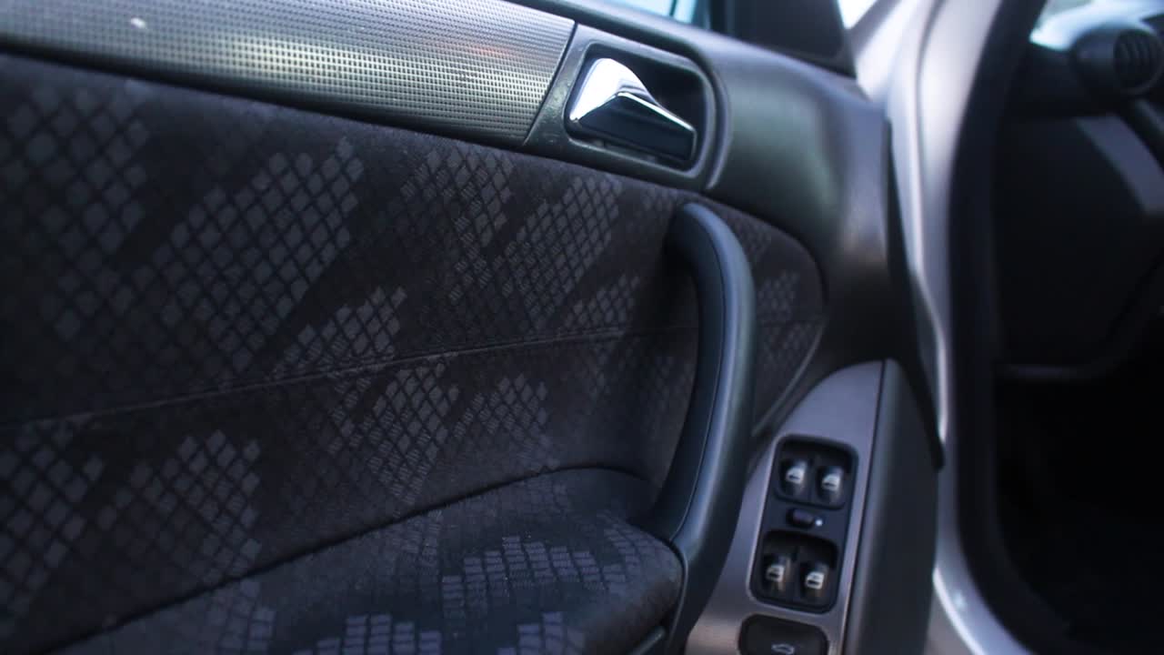 Mercedes c220 frontdoor inside, showing off it's details