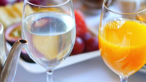 Glasses-of-orange-juice-and-water-in-a-prepared-breakfast-table