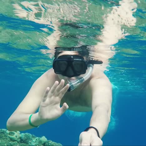 Snorkelers-Showing-Ok-Sign-With-Your-Fingers