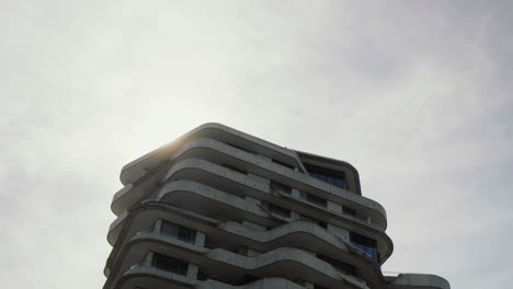 Plane-flying-by-Marco-Polo-Tower-in-Hamburg-HafenCity