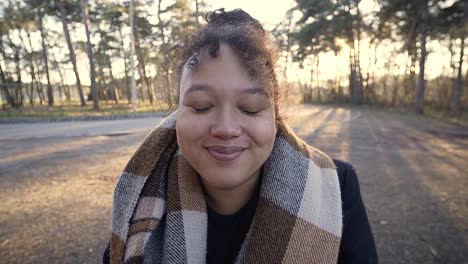 Black-Smiling-woman-portrait-close-up-in-park