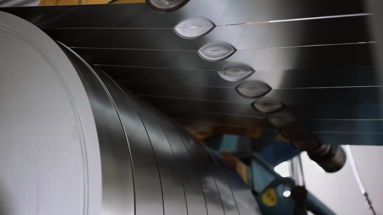 Slitting roll of steel in factory