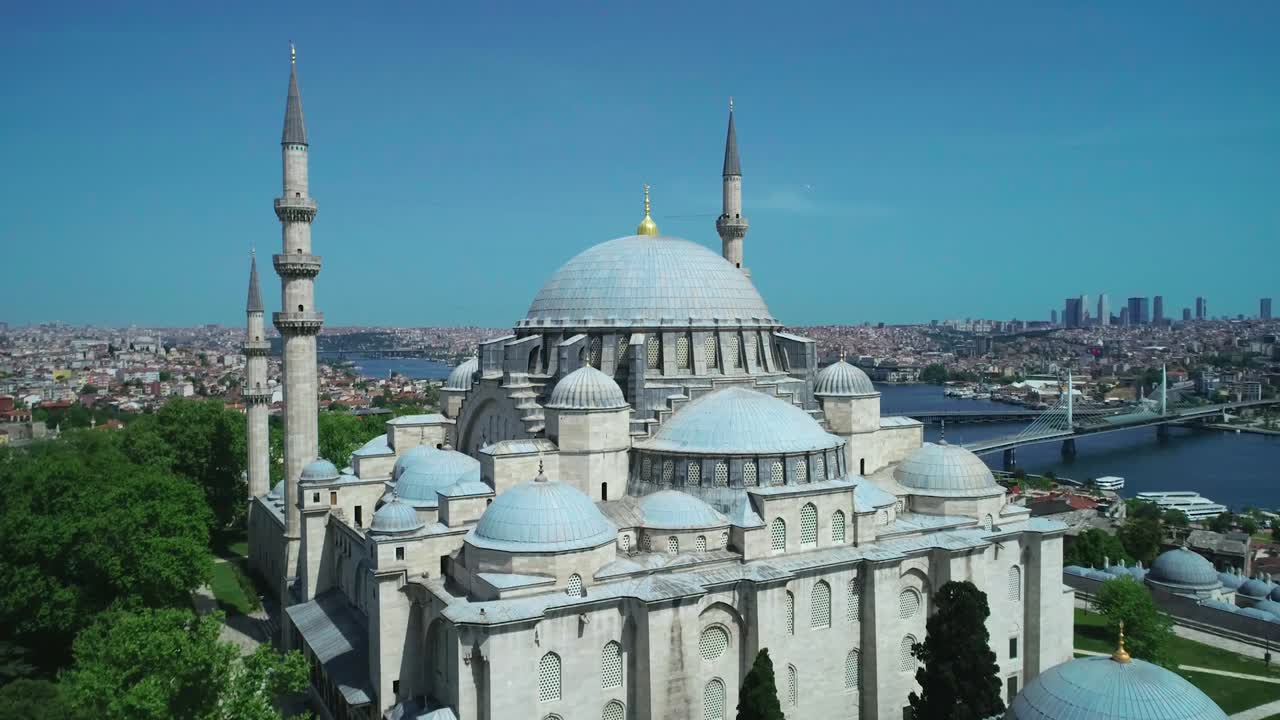 Istanbul Suleymaniye Mosque, Camii aerial footage during covid curfew