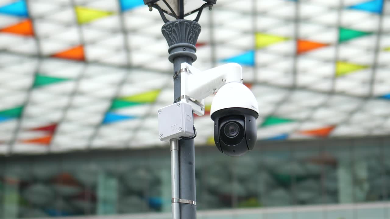 cámara de seguridad de cctv que opera al aire libre,