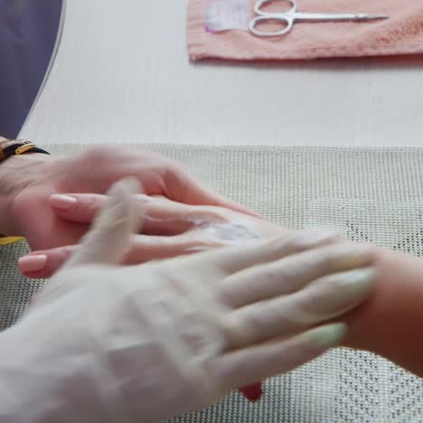 salón de uñas manicura