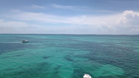 Drone-footage-of-boats-cruising-in-Atlantic-Ocean-off-the-coast-of-Islamorada,-Florida-Keys