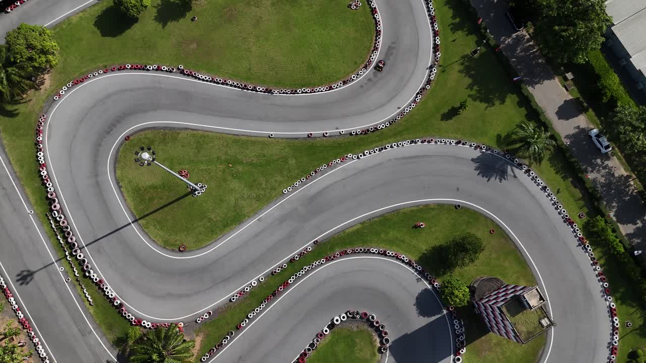 고카트 트랙 의 공중 에서 볼 수 있는 모습