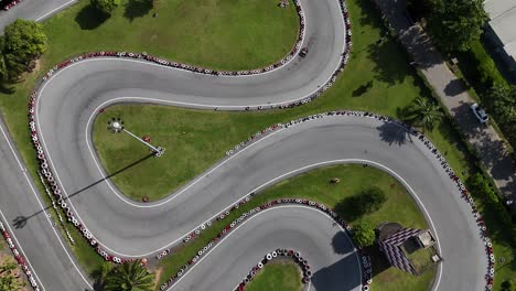 vista aérea de una pista de go-kart