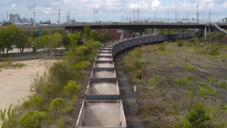 Vista-Aérea-Del-Tren-En-La-Vía-Del-Tren