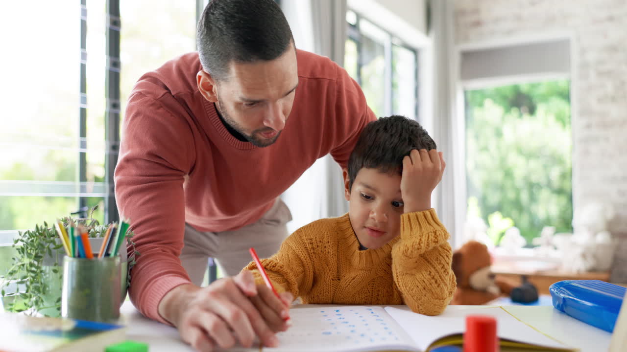 aprendizaje en el hogar, padre o hijo en el jardín de infantes