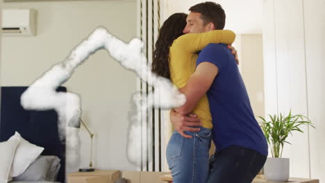 animación del icono de la casa en la nube sobre una feliz pareja diversa abrazándose en su nuevo hogar