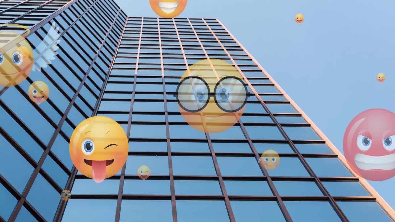 animación de iconos emoji volando sobre un moderno edificio de oficinas contra el cielo azul
