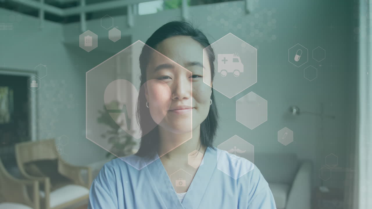 병원에서 미소 짓는 아시아 여성 의사 위에 의학 아이콘의 애니메이션