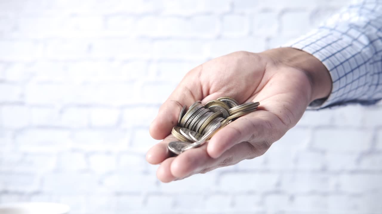 un puñado de monedas